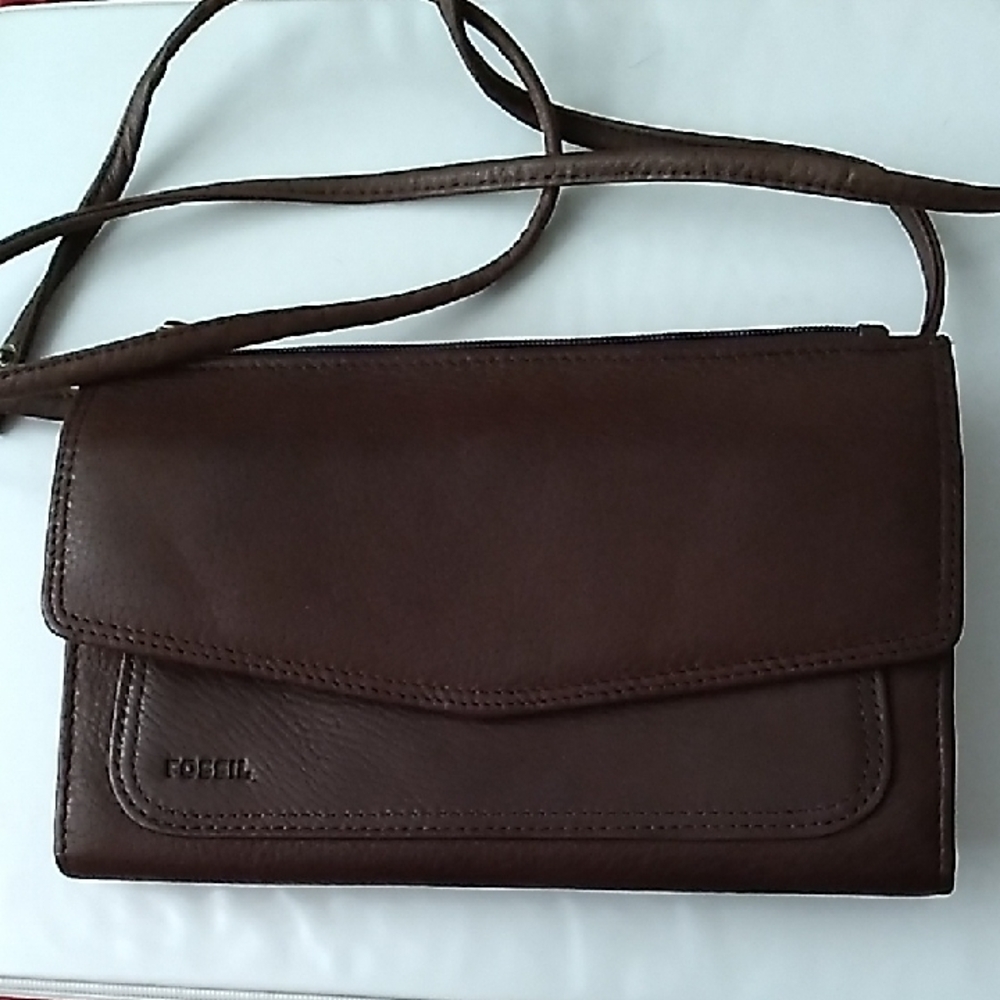 Fossil Brown Crossbody Bag with Timeless Leather Design